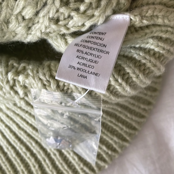 NWT WAYF Open Knit Green Women's Sweater in size medium - Picture 5 of 6